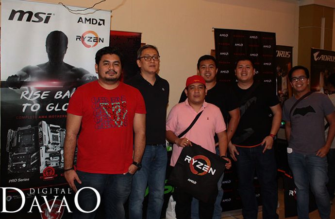 AMD Speaker with Gigabyte Marketing and Davao Tech Bloggers at the AMD Ryzen Event