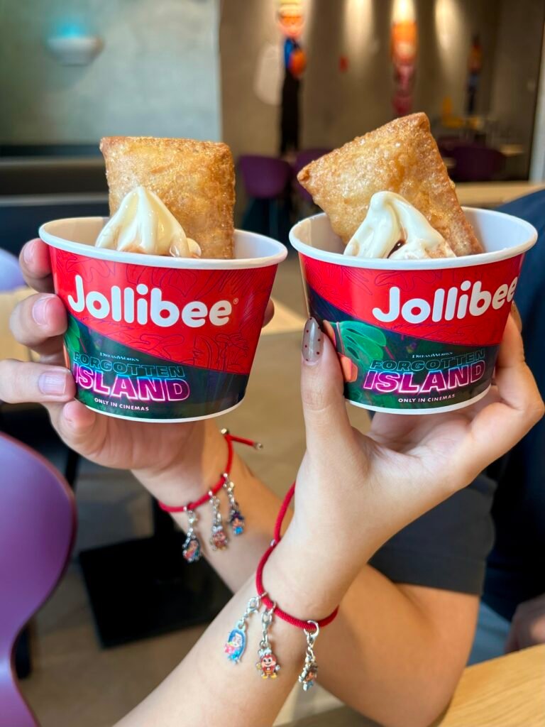 Jollibee Peach Mango Pie a la Mode
